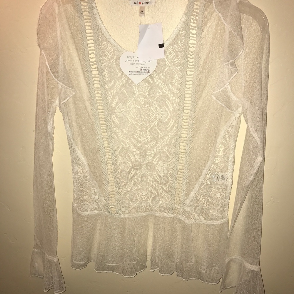 White lace & mesh top with bell sleeve 💞